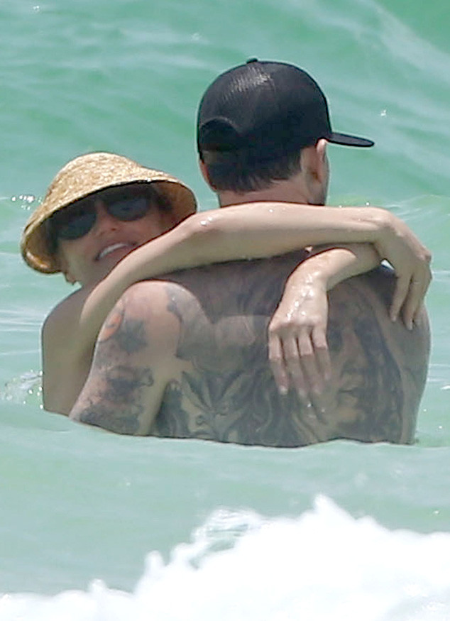 Cameron Diaz Introduces Benji Madden To Her Family Over